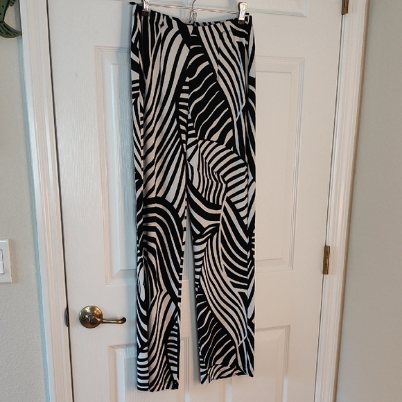 Chico's Pants - Chico's Black and White Wide Leg Pants with Abstract Print 6 Or 0